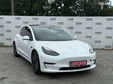 Продаж вживаних Tesla Model 3 2022 року - купити на Автобазарі