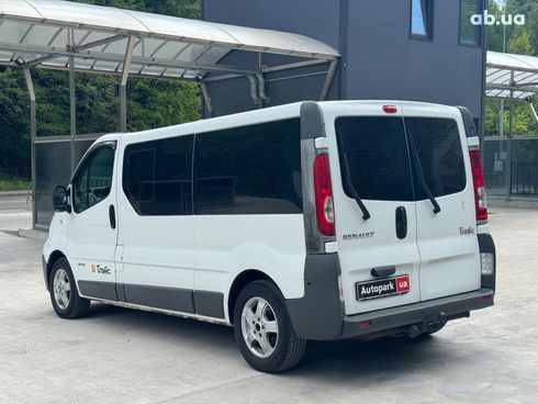 Renault Trafic 2010 белый - фото 10