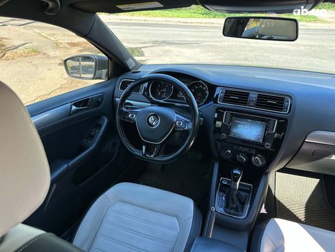 Volkswagen Jetta 2016 серый - фото 26