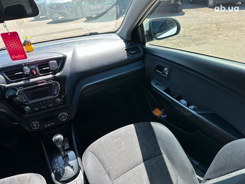 Kia Rio 2013 белый - фото 16