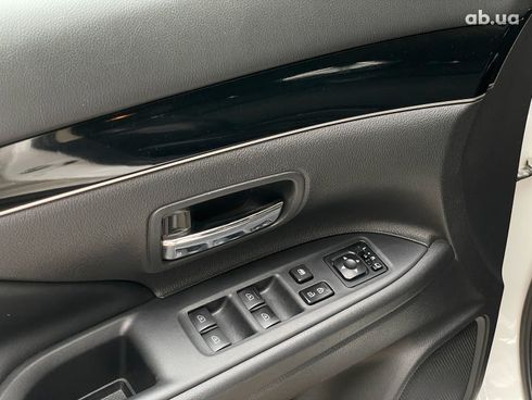 Mitsubishi Outlander 2019 белый - фото 17