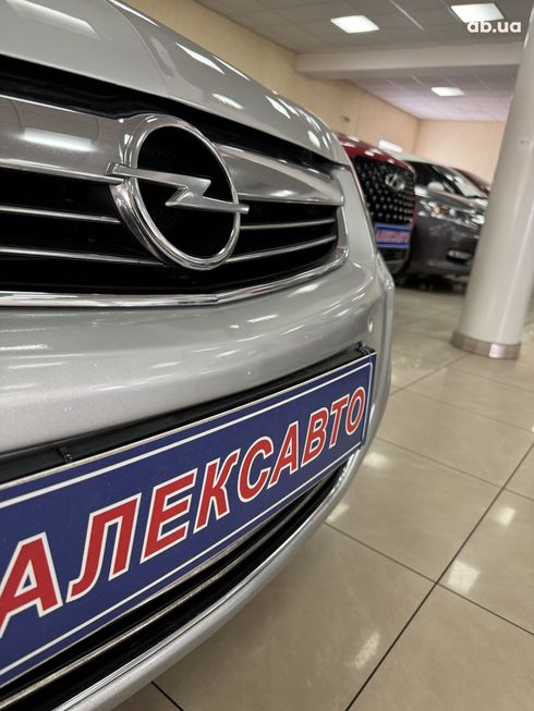 Opel Zafira 2010 серебристый - фото 12