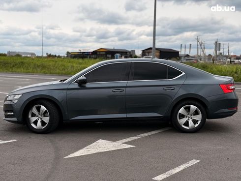 Skoda Superb 2019 серый - фото 4