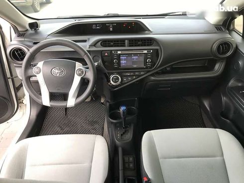 Toyota Prius C 2015 - фото 15