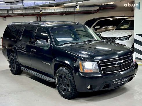 Chevrolet Suburban 2011 - фото 8