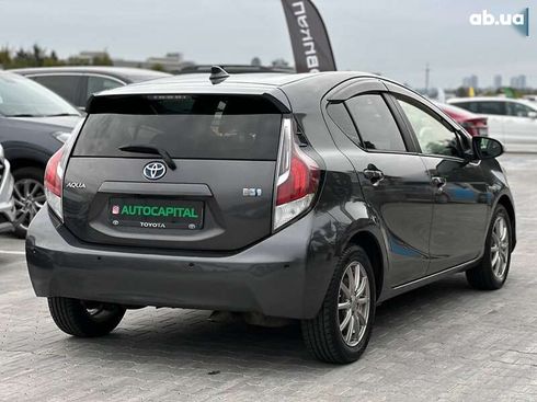 Toyota Aqua 2015 - фото 11