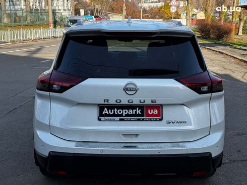 Nissan Rogue 2023 белый - фото 16
