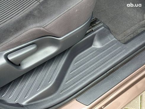 Toyota Prius V 2015 коричневый - фото 35