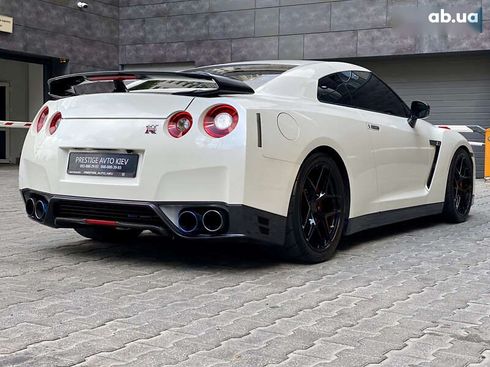 Nissan GT-R 2013 - фото 18