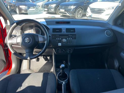 Suzuki Swift 2010 красный - фото 24