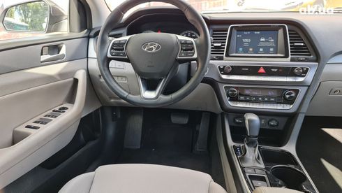 Hyundai Sonata 2018 серый - фото 13