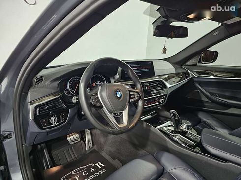 BMW 5 серия 2017 - фото 19
