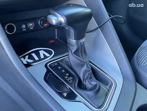 Kia Niro Hybrid 2018 красный - фото 19