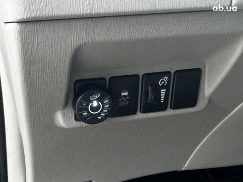 Toyota Prius V 2017 серый - фото 12