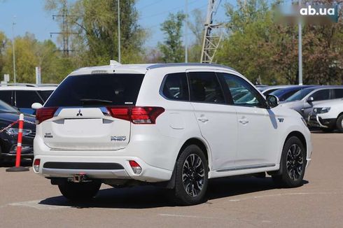 Mitsubishi Outlander 2017 - фото 7