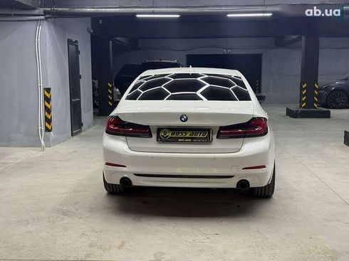 BMW 5 серия 2017 - фото 5