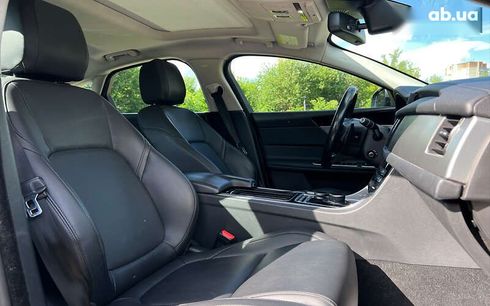Jaguar XF 2017 - фото 9