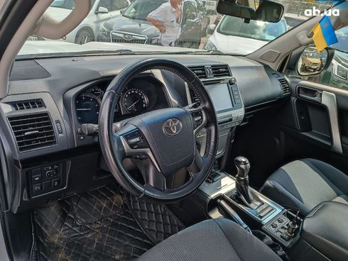 Toyota Land Cruiser Prado 2018 белый - фото 21