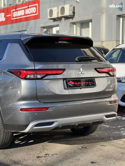 Mitsubishi Outlander 2023 - фото 18