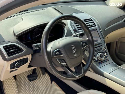 Lincoln MKZ 2019 белый - фото 22