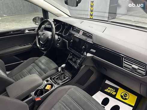 Volkswagen Touran 2017 - фото 11