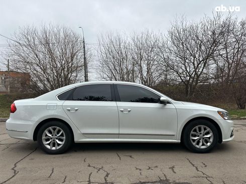 Volkswagen Passat 2016 белый - фото 12