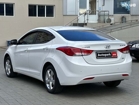 Hyundai Elantra 2013 белый - фото 7