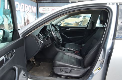 Volkswagen Passat 2018 серый - фото 14