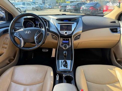 Hyundai Elantra 2012 - фото 26