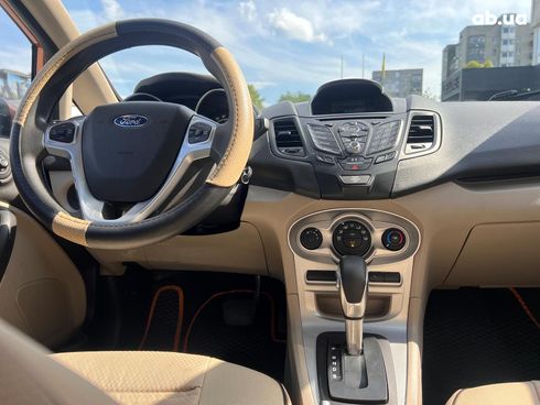 Ford Fiesta 2017 оранжевый - фото 5