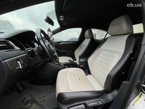 Volkswagen Jetta 2016 серый - фото 33