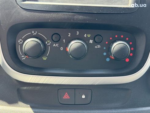 Renault Trafic 2016 серый - фото 25
