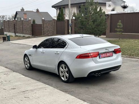 Jaguar XE 2016 - фото 6