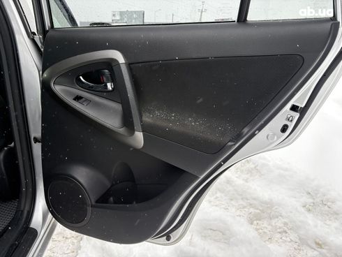 Toyota RAV4 2012 серый - фото 37