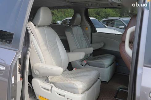Toyota Sienna 2010 - фото 10