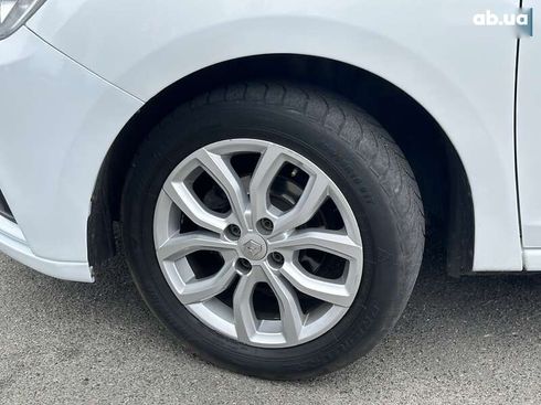 Renault Sandero 2019 - фото 11