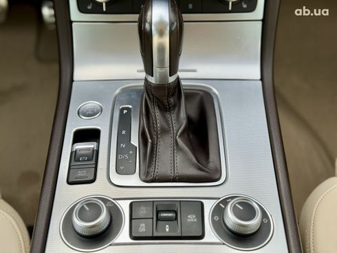 Volkswagen Touareg 2016 белый - фото 18