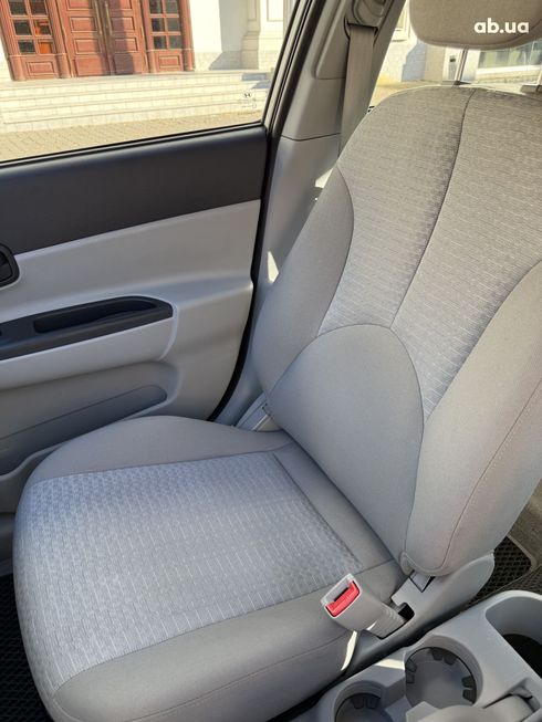 Hyundai Accent 2008 серебристый - фото 13