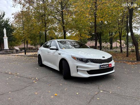Kia Optima 2016 белый - фото 12
