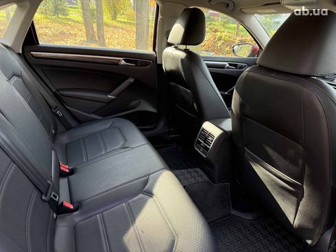 Volkswagen Passat 2016 красный - фото 22