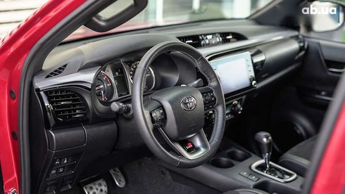Toyota Hilux 2023 - фото 19