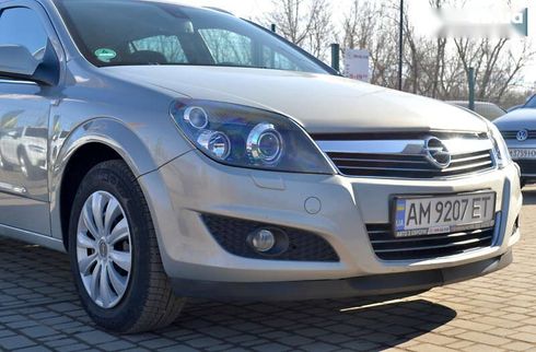 Opel Astra 2010 - фото 8