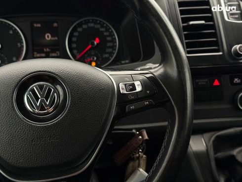 Volkswagen Caravelle 2017 синий - фото 47