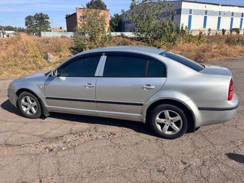 Skoda Superb 2005 серебристый - фото 2