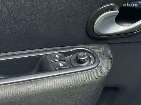 Renault Clio 2012 - фото 15