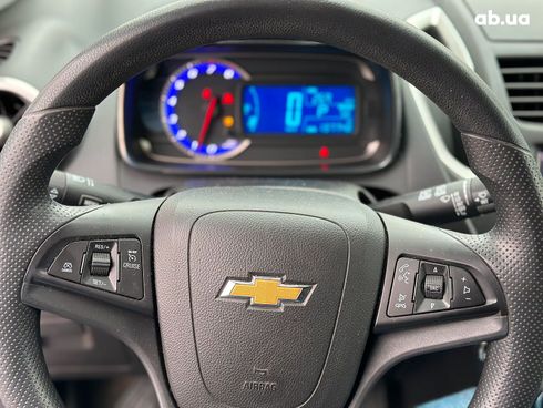 Chevrolet Trax 2016 серый - фото 29