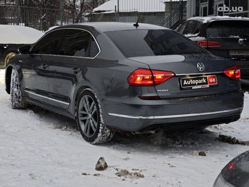 Volkswagen Passat 2016 серый - фото 11