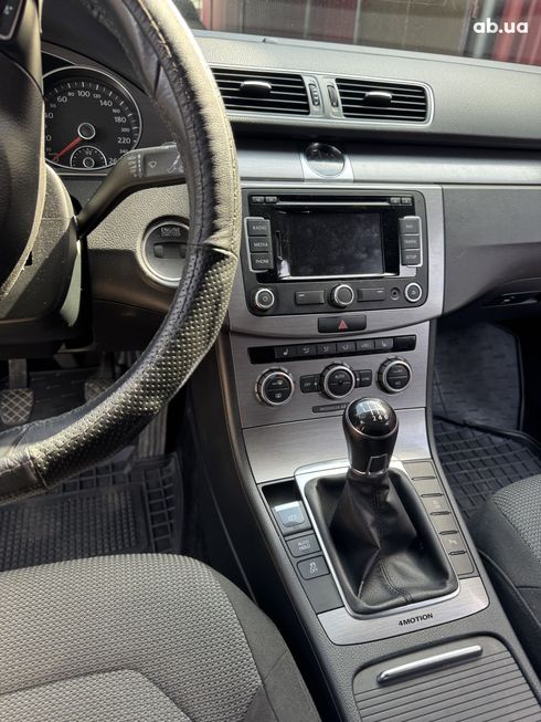 Volkswagen Passat 2015 синий - фото 5