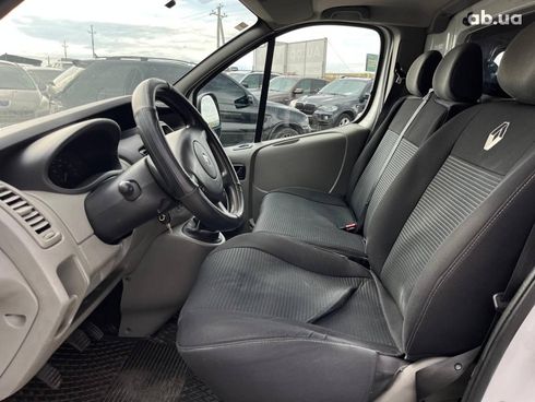 Renault Trafic 2014 белый - фото 16