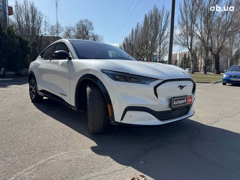 Ford Mustang Mach-E 2021 белый - фото 7